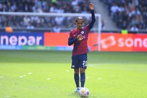 记者：莱比锡坚持为西蒙斯要价7000万欧，目前尚未收到报价