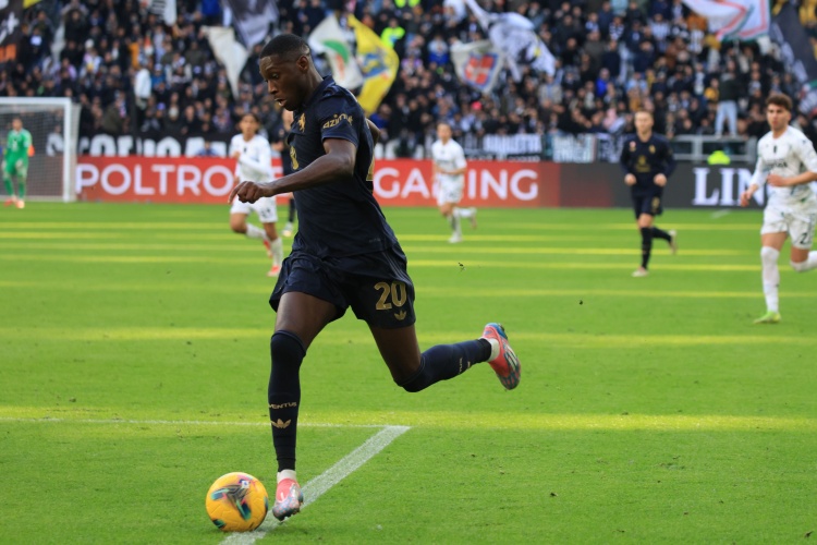 体育赛事-罗马诺透露穆阿尼专注等待尤文，暂未开启其他转会谈判