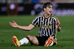 迪马：那不勒斯争取尤文中场米雷蒂，费用预计1000万-1500万欧