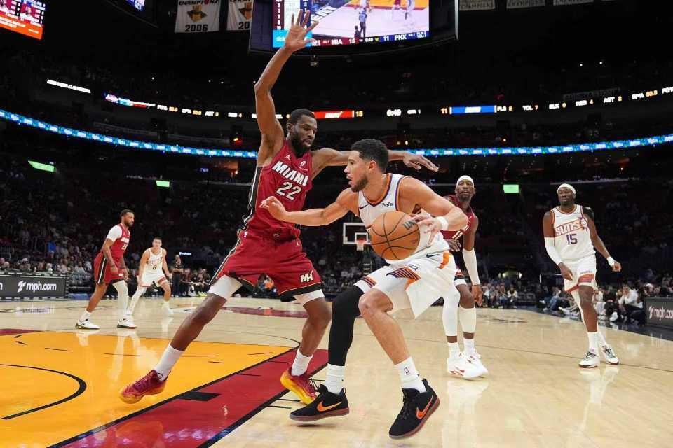 app下载-狄龙15T联盟第一濒临禁赛！热火险胜太阳 鲍威尔27分布克24+9+9