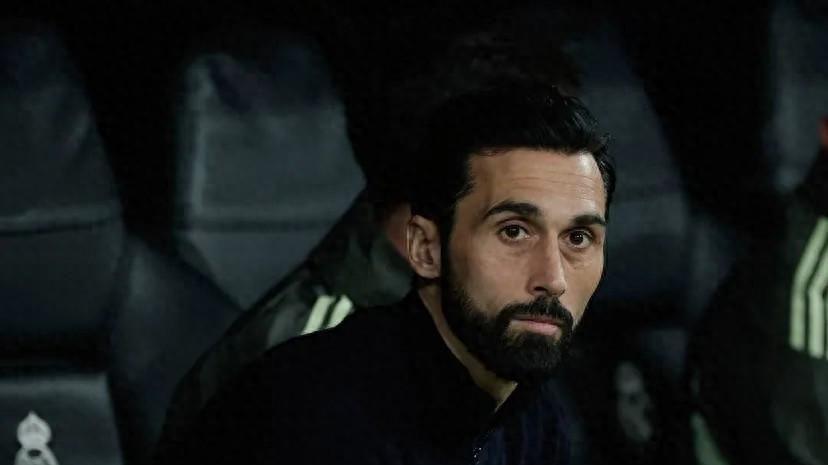 体育赛事-名记：“这支皇马简直是一团糟，罪魁祸首是阿韦洛亚”