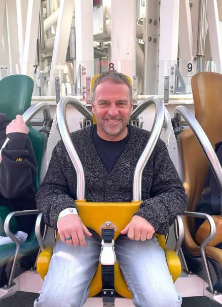 app下载-放松一下，弗里克到巴塞罗那蒂比达博游乐场玩跳楼机